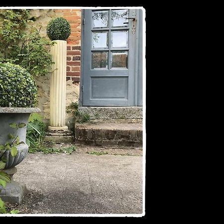 Manoir De Livet Bed & Breakfast Saint-Germain-de-Livet Bagian luar foto