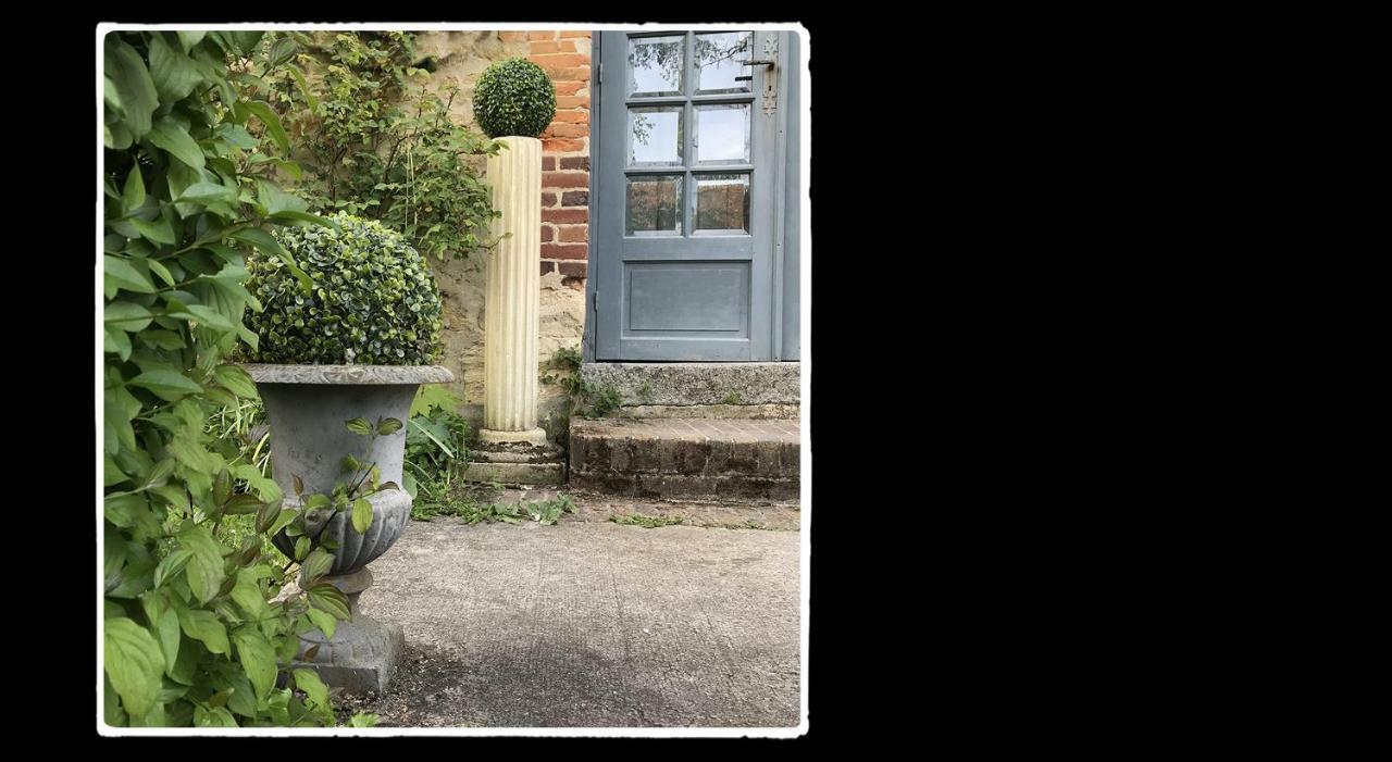 Manoir De Livet Bed & Breakfast Saint-Germain-de-Livet Bagian luar foto